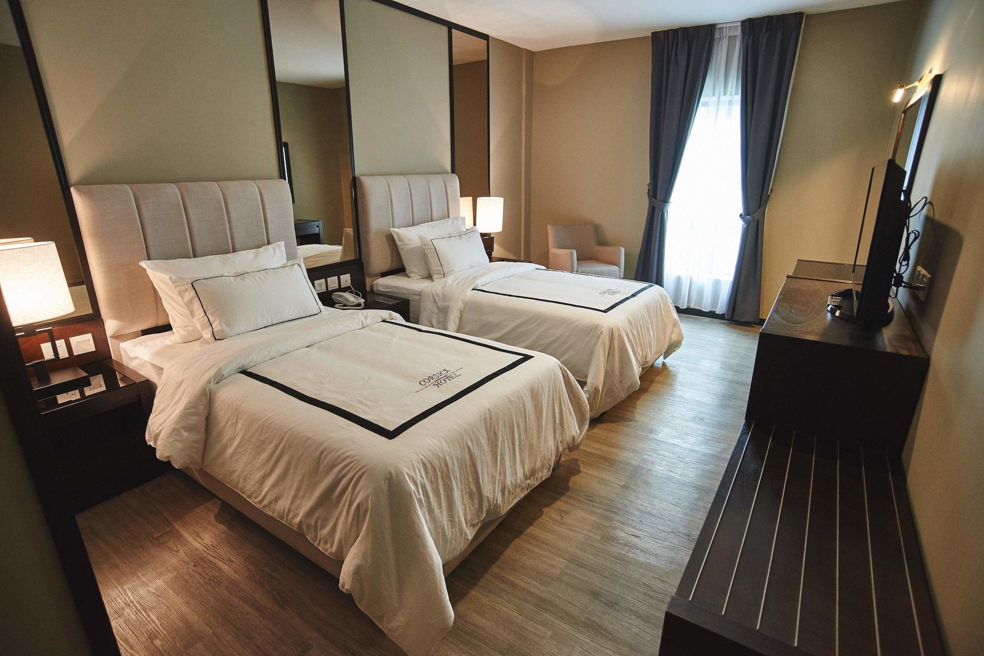 Corsica Hotel Kulai Exteriör bild