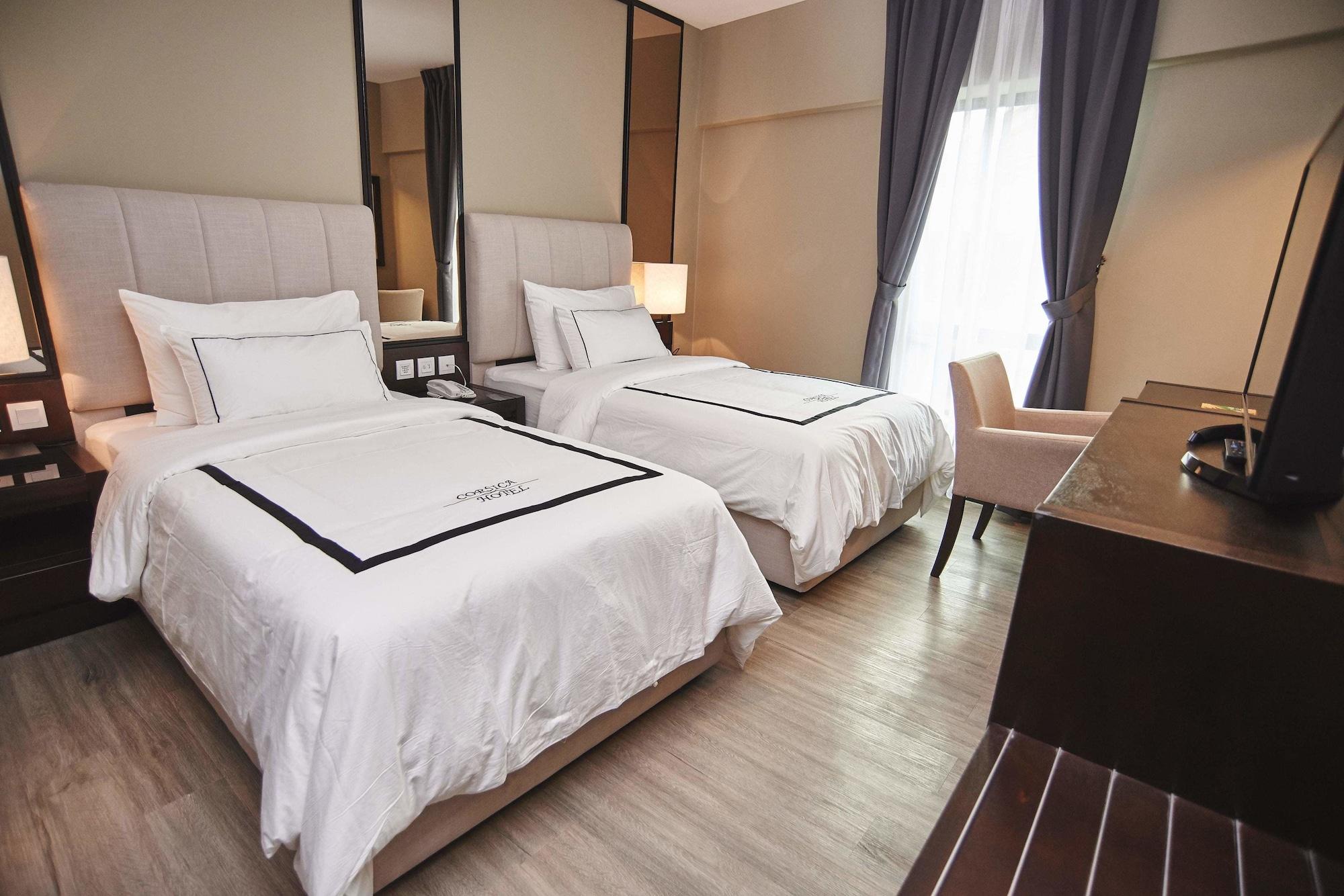 Corsica Hotel Kulai Exteriör bild