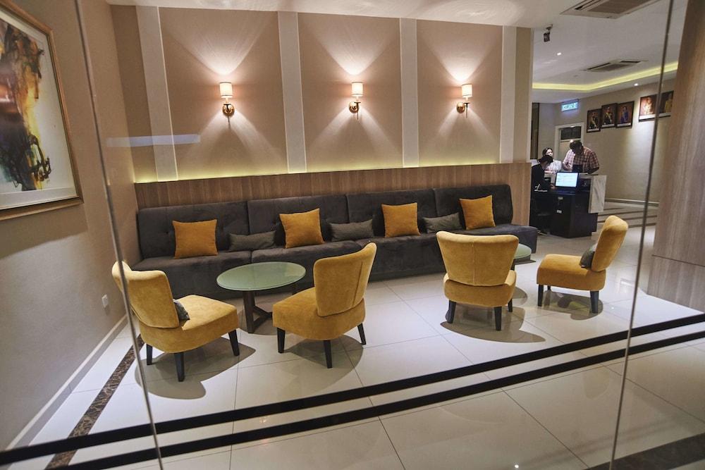 Corsica Hotel Kulai Exteriör bild