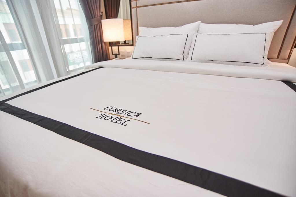 Corsica Hotel Kulai Exteriör bild